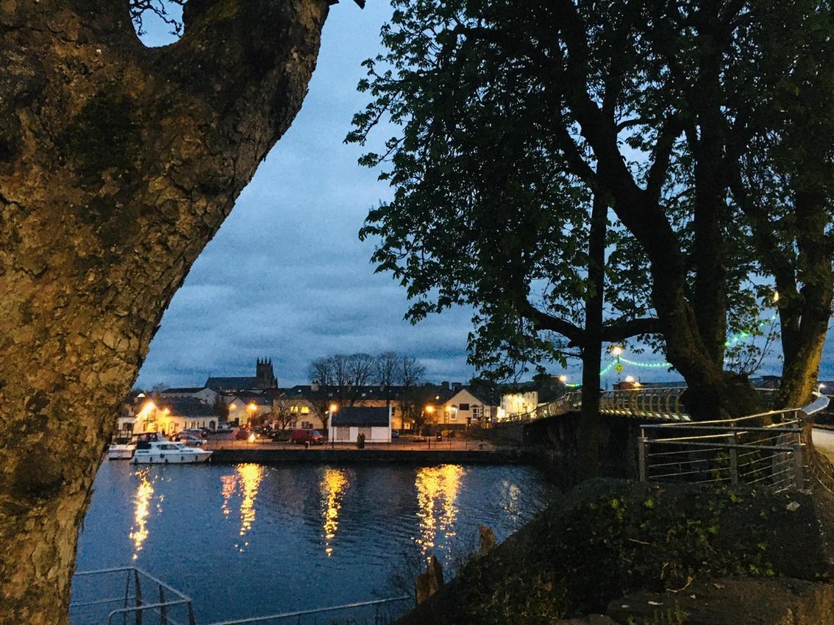 A Room In Central Park Apts Carrick on Shannon Buitenkant foto